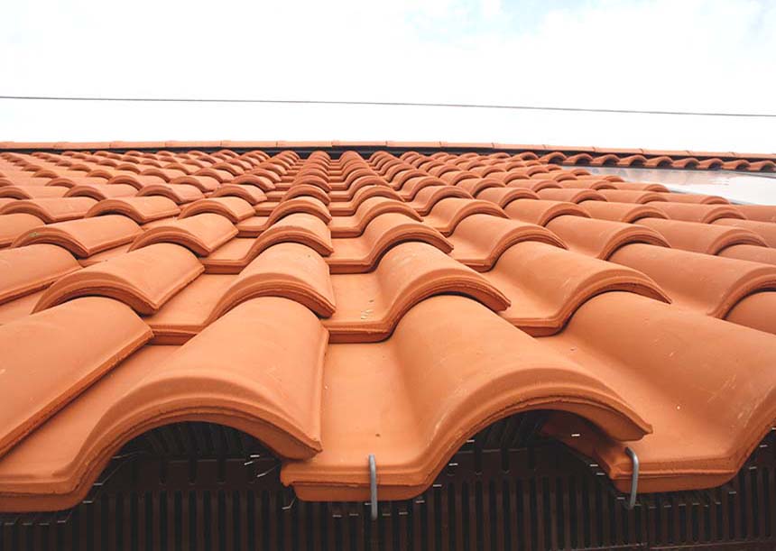 Posa a secco delle tegole portoghesi, rialzo tegole dalla guaina e vera ventilazione sottotegola
